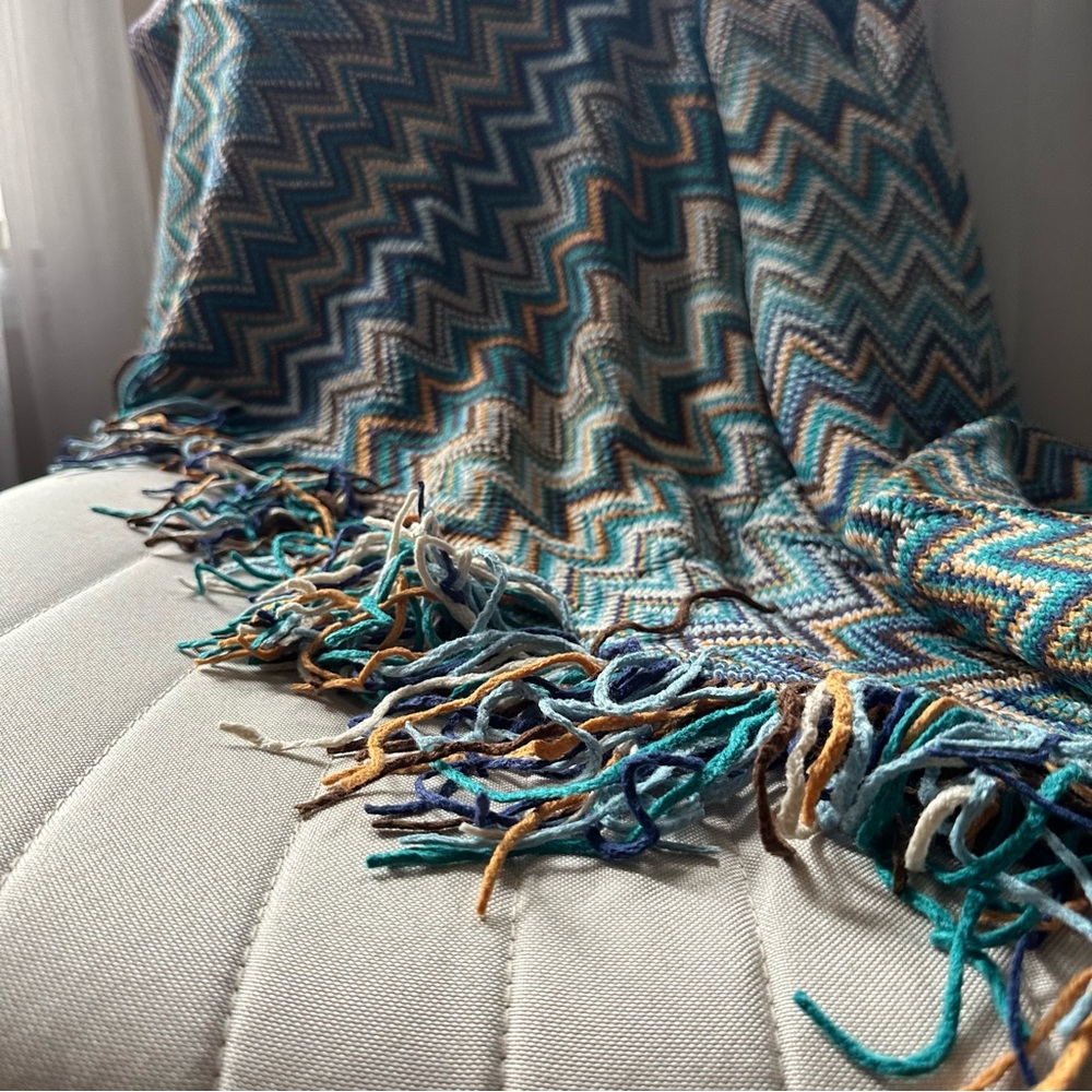Lalifit Geometric Fringe Knit‎ Throw Blanket in Blue - Picture 2 of 5